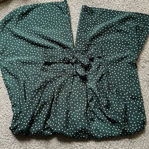 Green/white polkadot flowing pants, high waisted, two pockets/zipper on the side